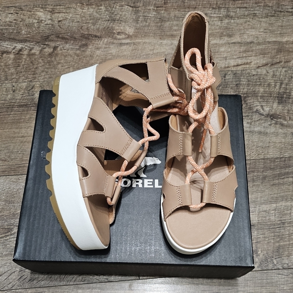 New Sorel lace up Leather Sandals Women's Size 7.5